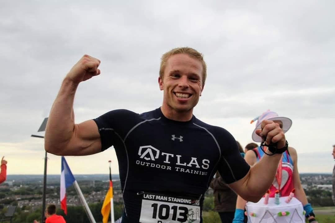 Coach Bruce Korthout van Atlas Training in de privégym in Hedel